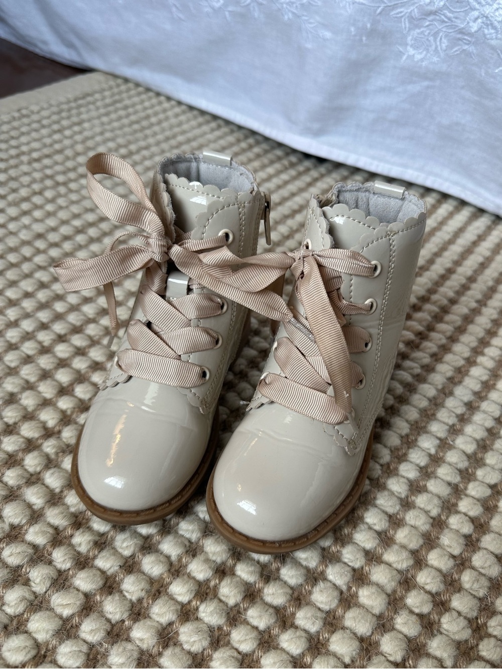 L’amour Josephine Scallop Boot Patent Cream size 7 (Toddler)